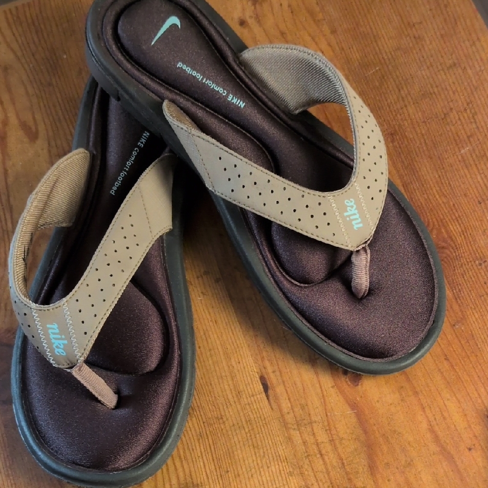 Nike Tan and Brown Sandals